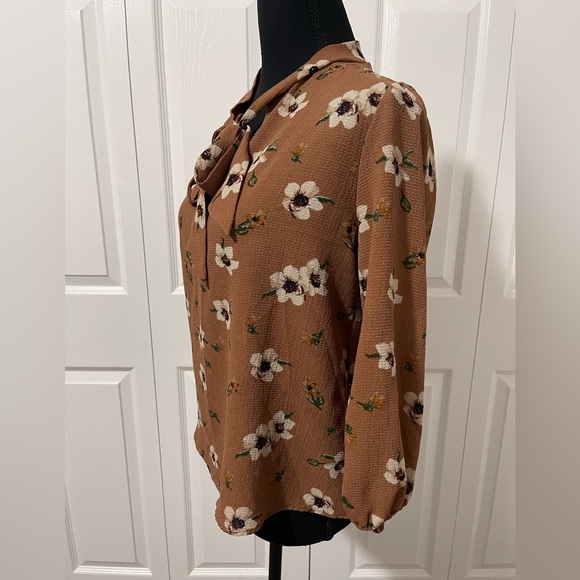 Active USA womens brown floral blouse size medium - Picture 2 of 7